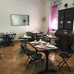 Au Royal Hotel