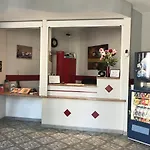 Au Royal Hotel